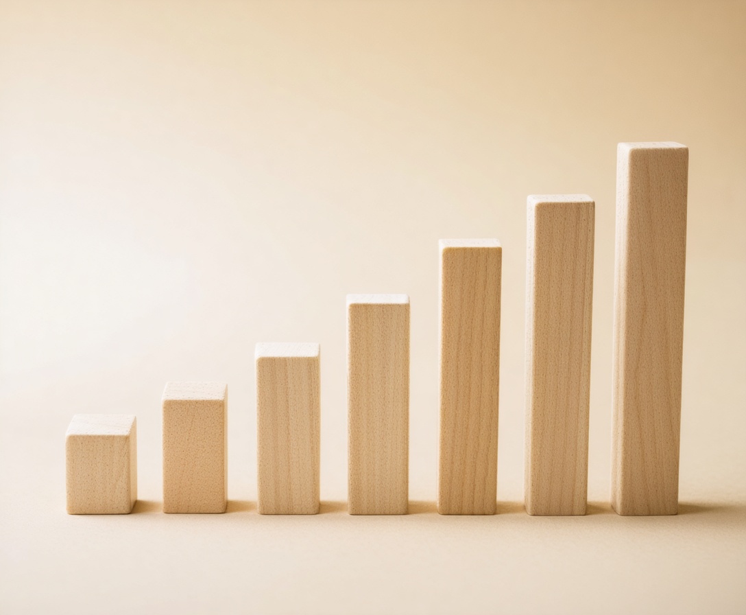 Drevené kocky usporiadané v stúpajúcom grafe symbolizujúcom 30 % nárast tržieb našich klientov